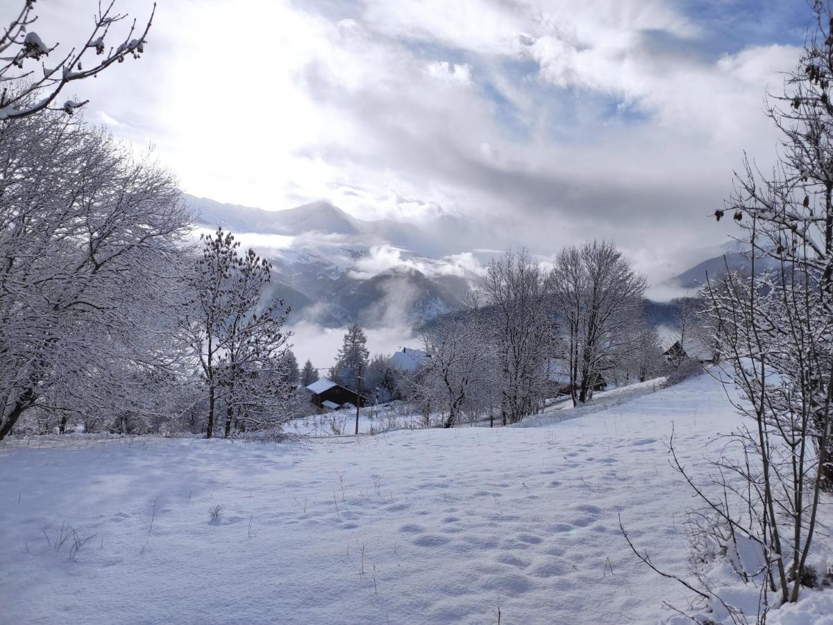 Bel appartement au rez de chaussée d'un chalet Jarrier Esterno foto