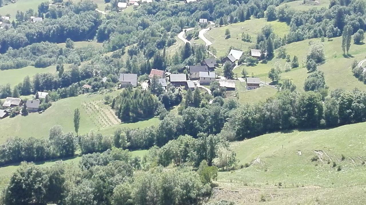 Bel appartement au rez de chaussée d'un chalet Jarrier Esterno foto