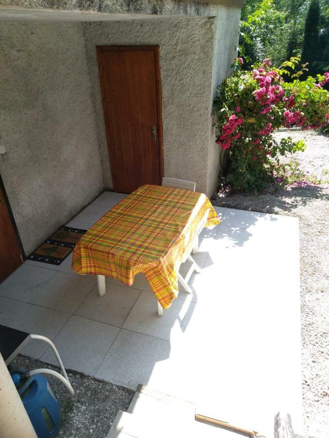 Bel appartement au rez de chaussée d'un chalet Jarrier Esterno foto